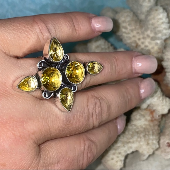 Yellow Citrine facet cut multi-gem cluster Ring - Picture 5 of 8